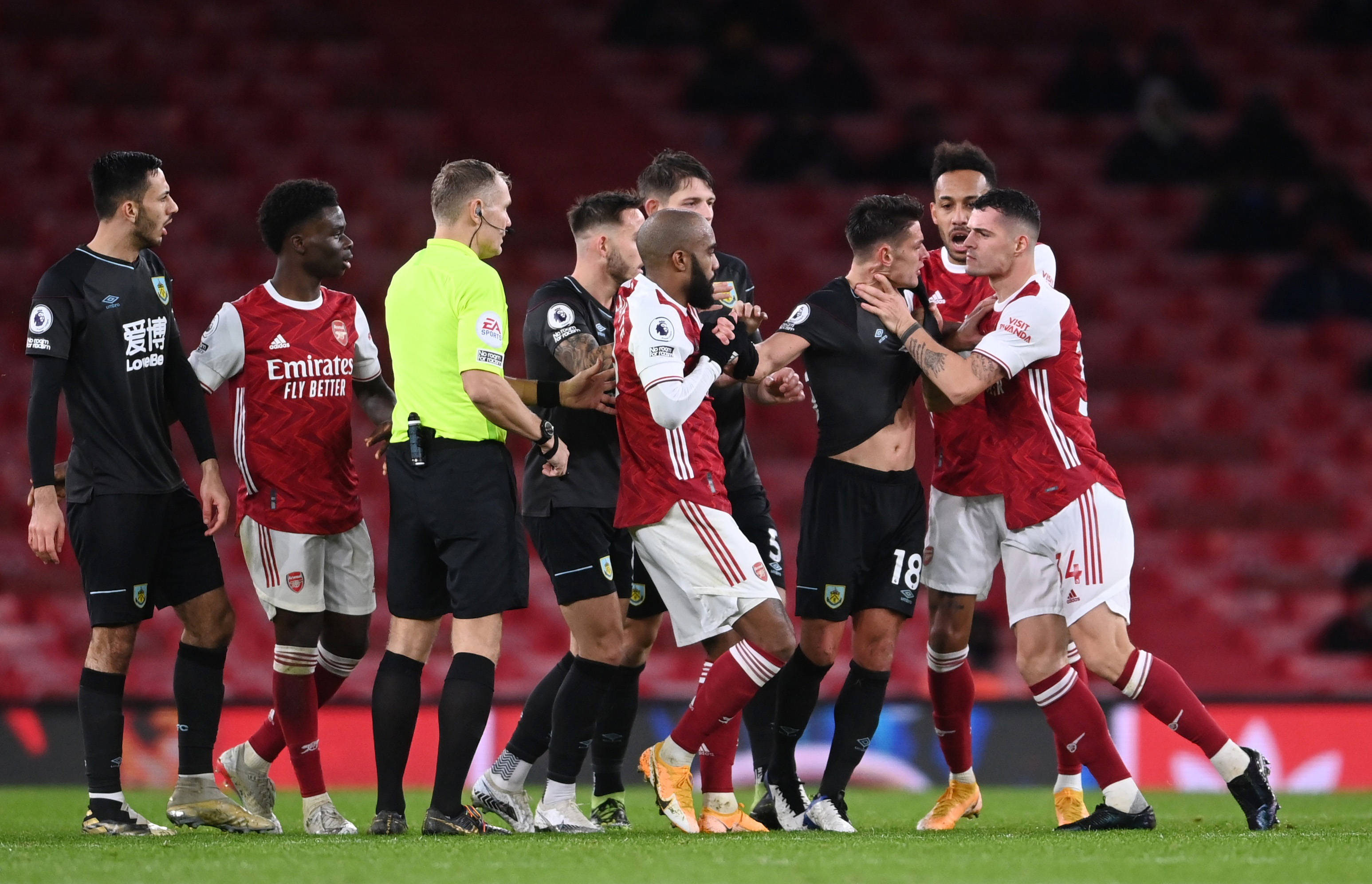 个球员缺席 个球员缺席